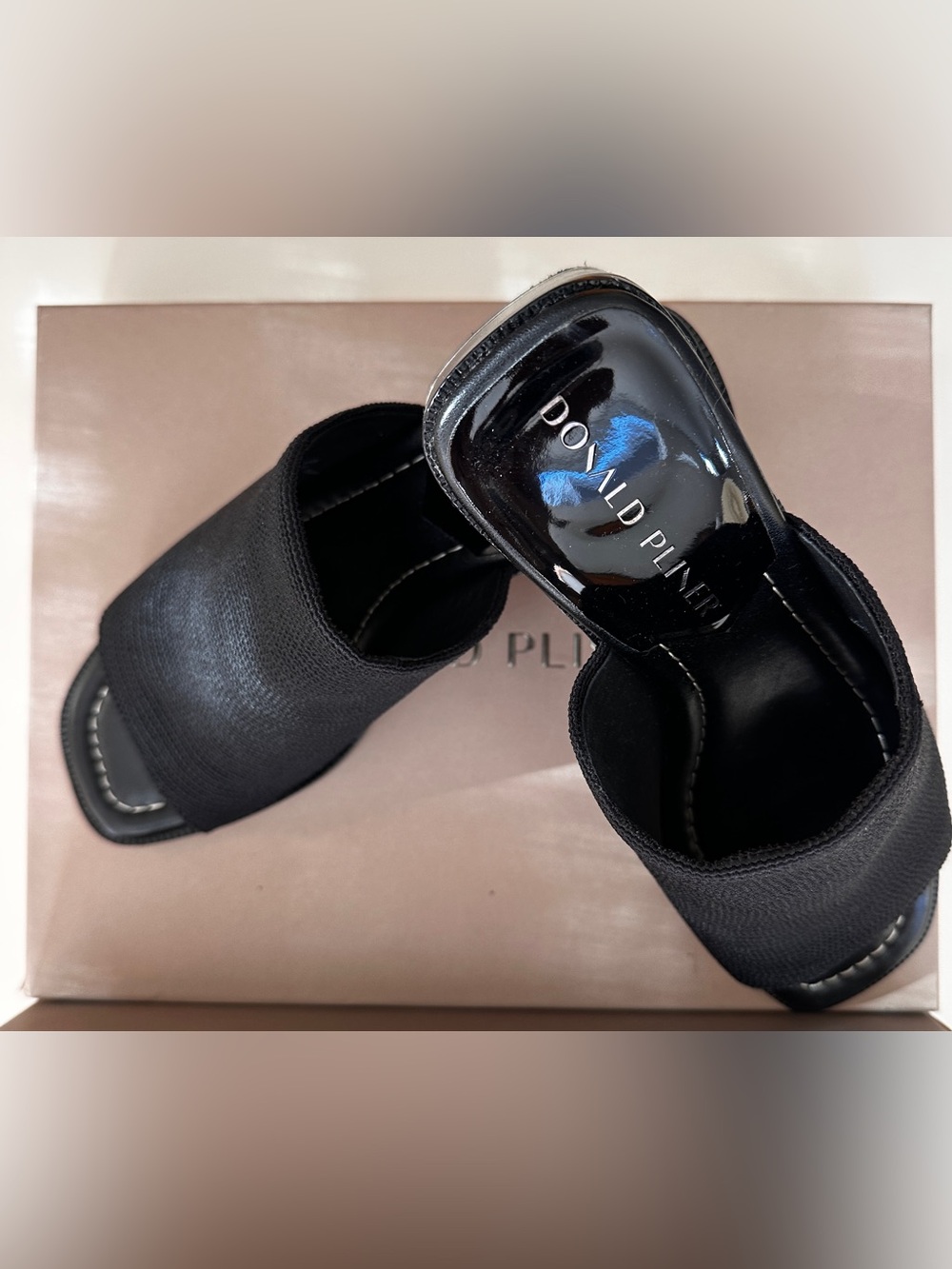 Donald Pliner HazeFK Stretch Black Slides